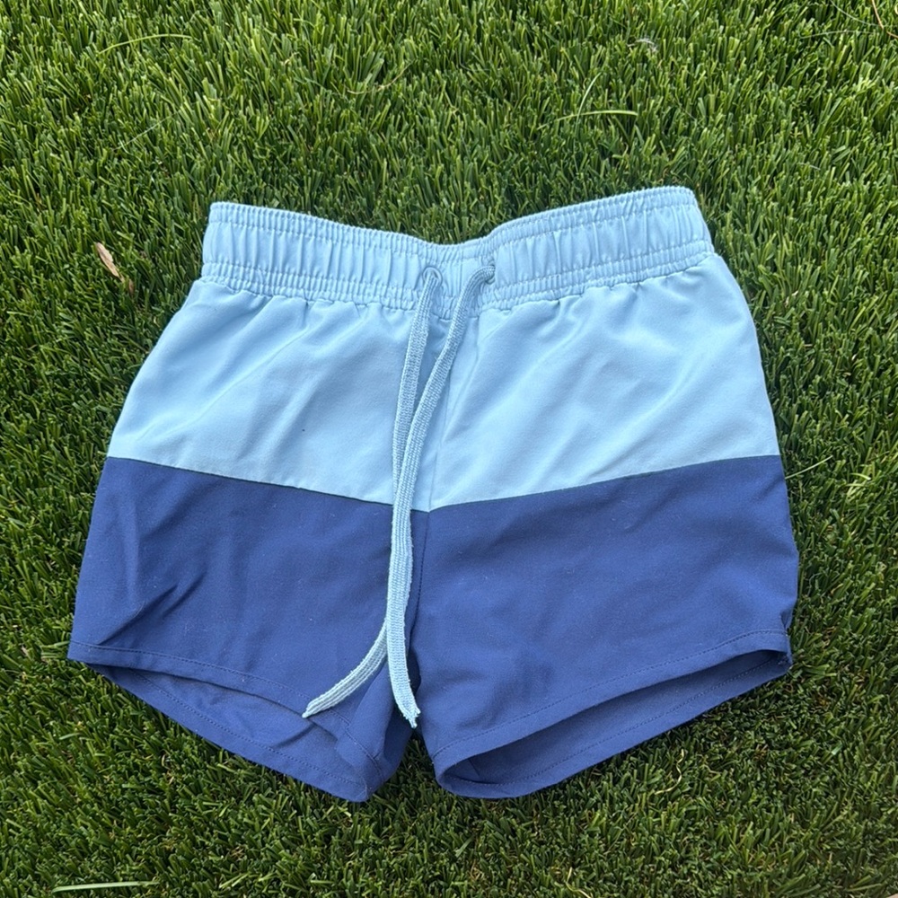 Minnow Boys size 5/6T  Two-Tone Light Blue & Navy Athletic Shorts